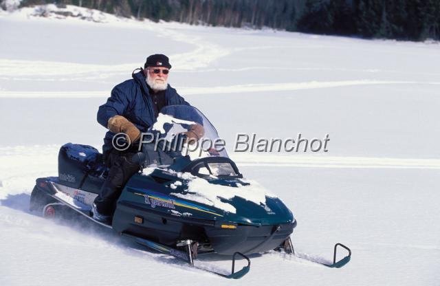 canada ontario  17.JPG - Motoneige sur le lac SurpriseParc Algonquin sous la neigeOntarioCanada